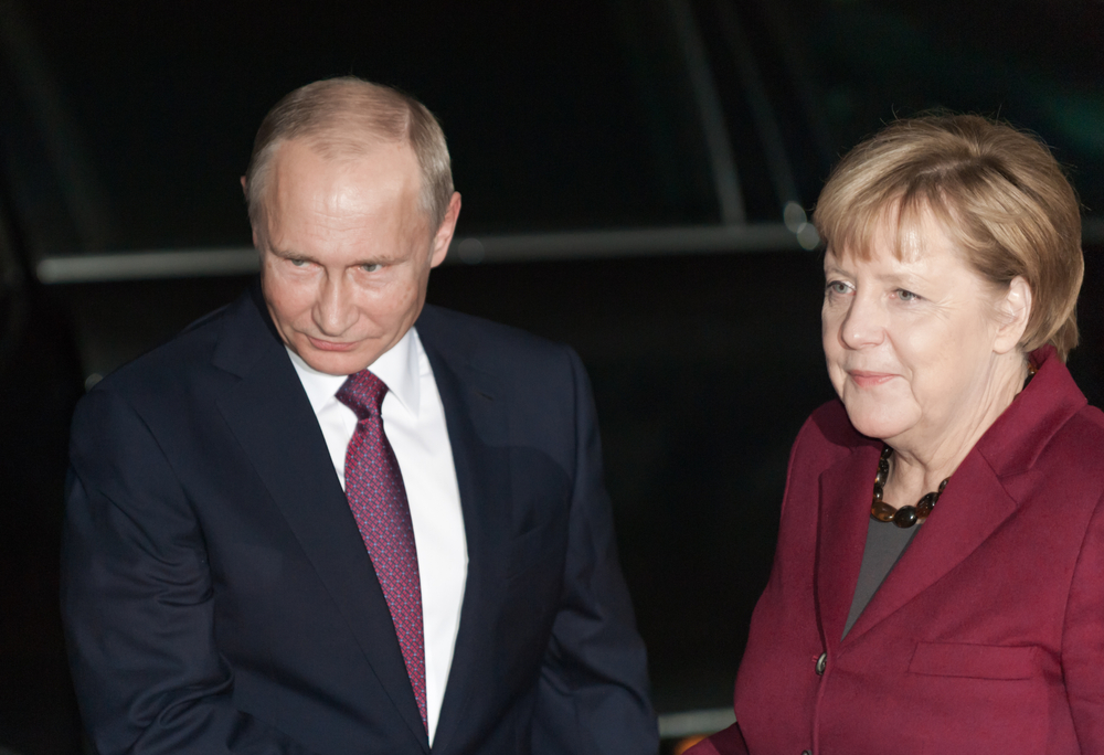 Confruntare între Merkel și Putin privind cazul Navalny, în cadrul ultimei călătorii oficiale a cancelarului german în Rusia - Vimarsana News