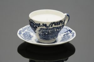 Cup & Candle in ceasca din portelan englezesc albastru