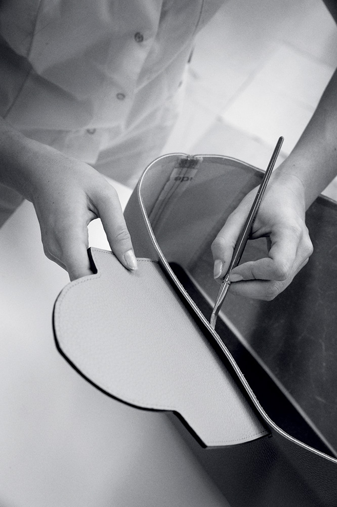 © Gerard Uferas Louis Vuitton fabrication du sac Capucine Sarras 30_10_13