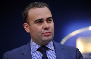 Darius Vîlcov  Mandat: 16 decembrie 2014 - 20 martie 2015  Grad de timiditate: Scăzut  Moment care l-a făcut celebru: În aprilie, Darius Vîlcov era arestat preventiv într-un dosar în care era învinuit de trafic de influență. Cu banii obținuți fraudulos, Darius Vîlcov achiziționa tablouri și alte obiecte de valoare.  Orientare politică: social-democrat, în trecut democrat-liberal