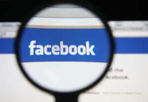 Facebook se află pe locul 5, cu o valoare de 52,6 mld. dolari.