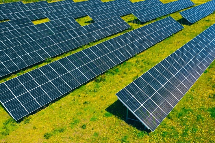 Două parcuri fotovoltaice cu o capacitate cumulată de peste 315 MWp au intrat în operare comercială
